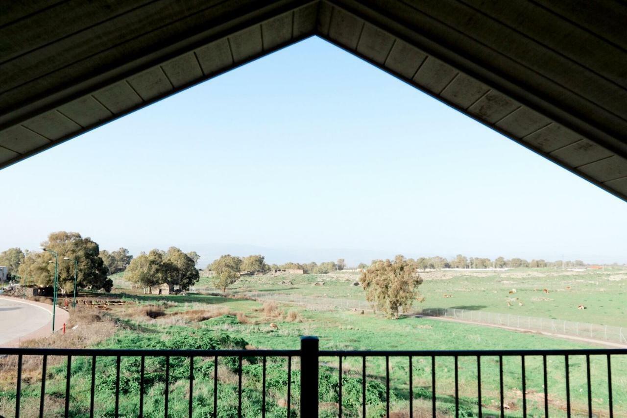 קדמת צבי Villa ภายนอก รูปภาพ