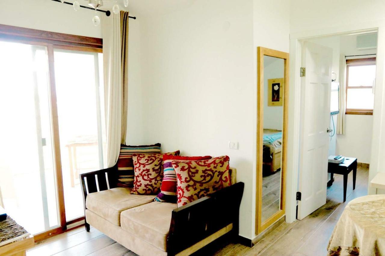 קדמת צבי Villa ภายนอก รูปภาพ